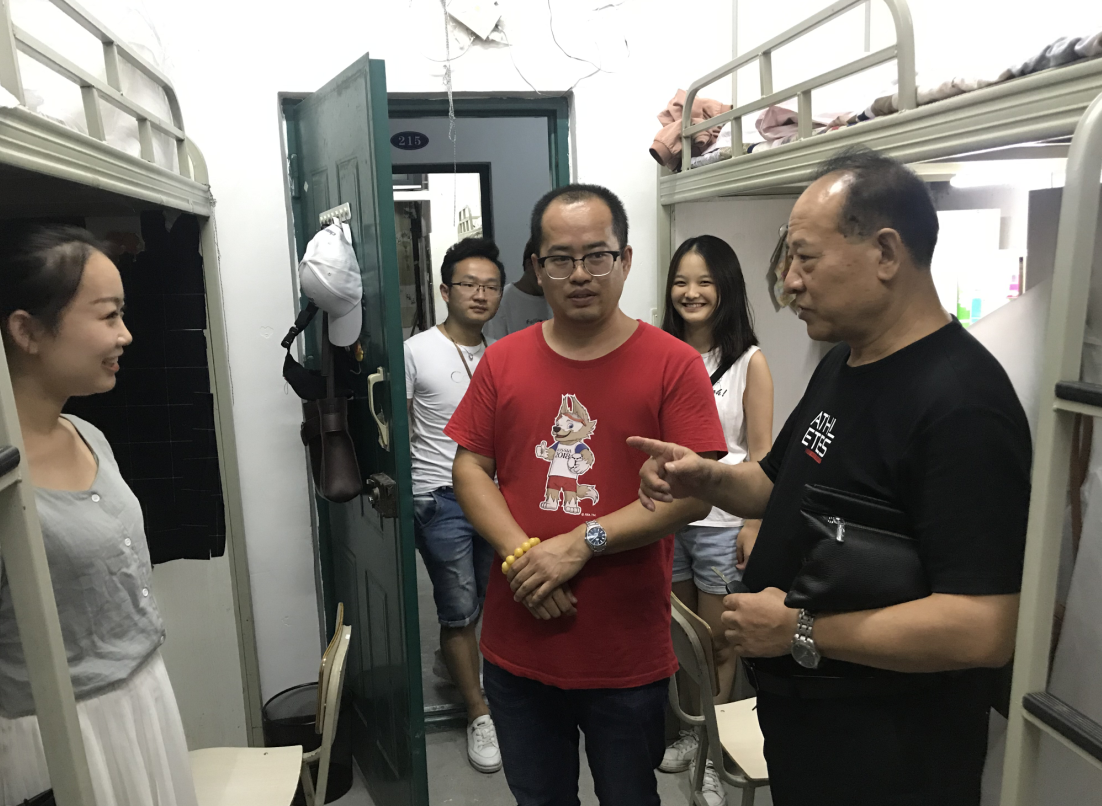 走近学生 心系你我 --音乐学院寝室篇